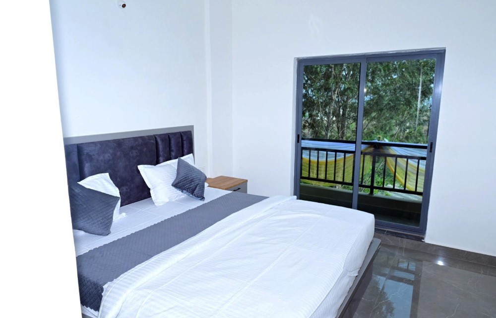 Deluxe With Balcony 